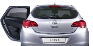 Osłonki przeciwsłoneczne szyb bocznych tylnych Opel Astra J hatchback 