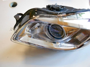 Reflektor ksenonowy prawy Opel Insignia